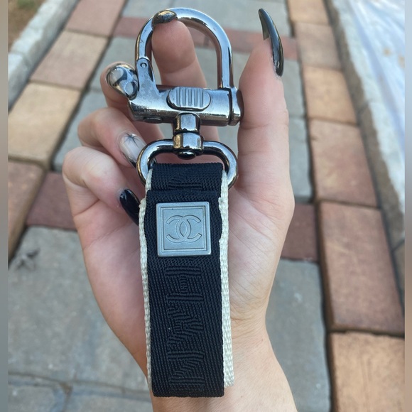 Chanel keychain - Picture 2 of 15